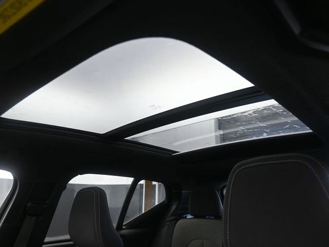 Used 2024 Volvo XC40 B5 Core image 18