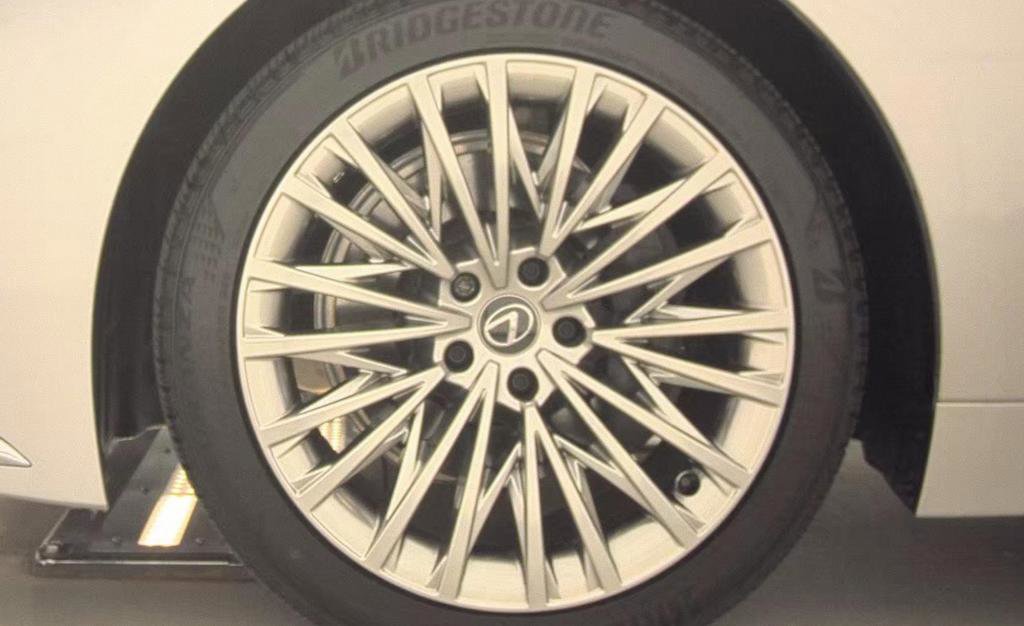 Used 2024 Lexus LS 500 RWD image 10