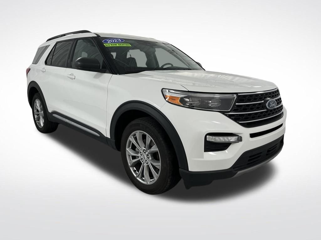 Used 2023 Ford Explorer XLT w/ Equipment Group 202A image 9