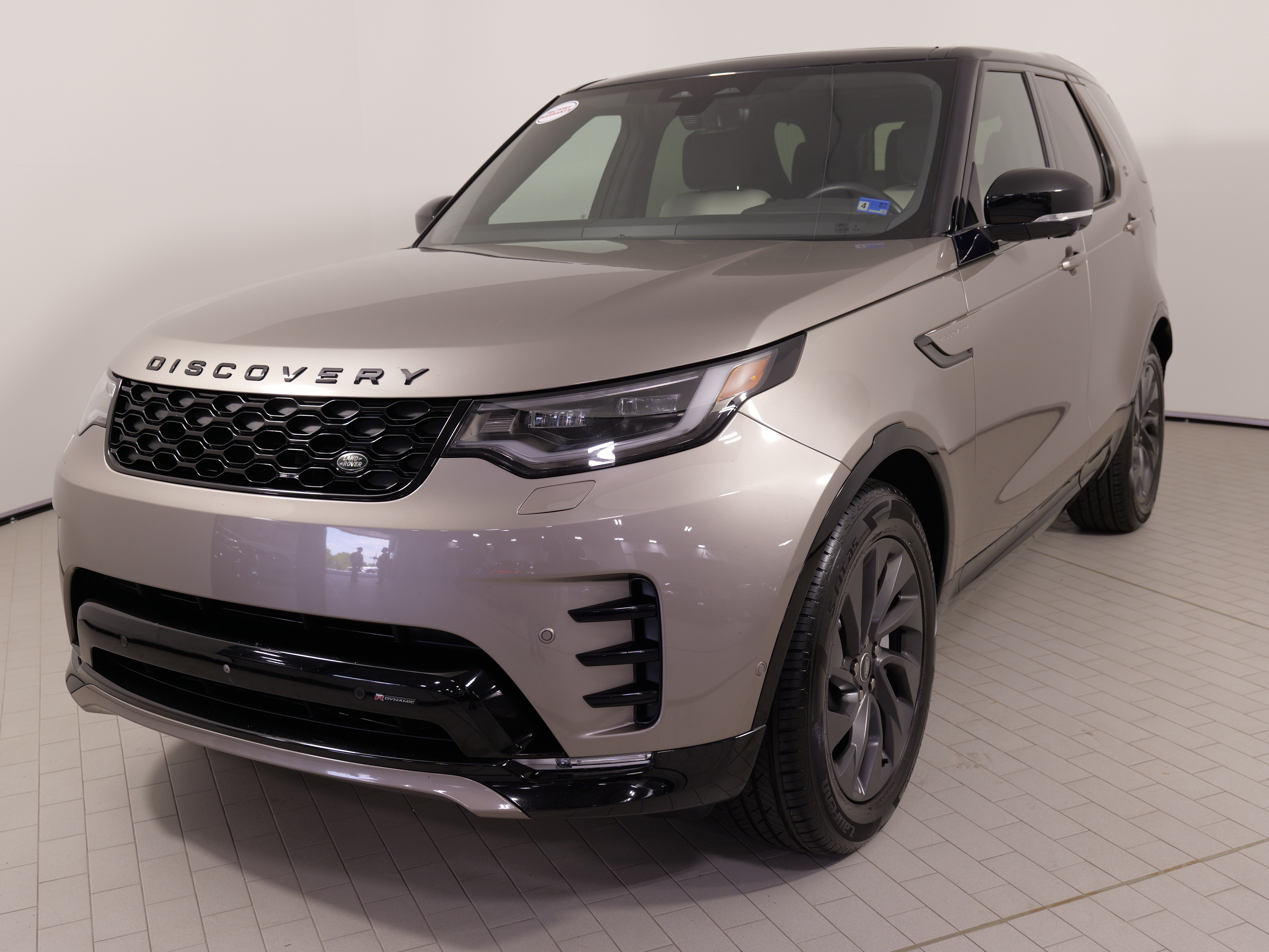 Used 2023 Land Rover Discovery S R-Dynamic AWD/4WD image 4
