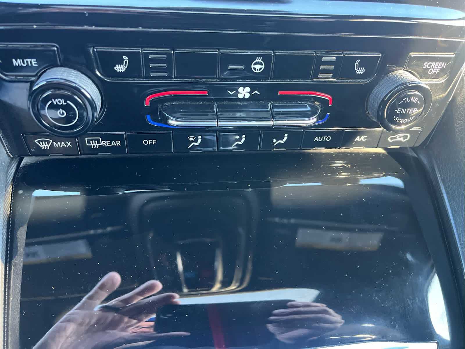 Used 2023 Jeep Grand Cherokee L Laredo image 44