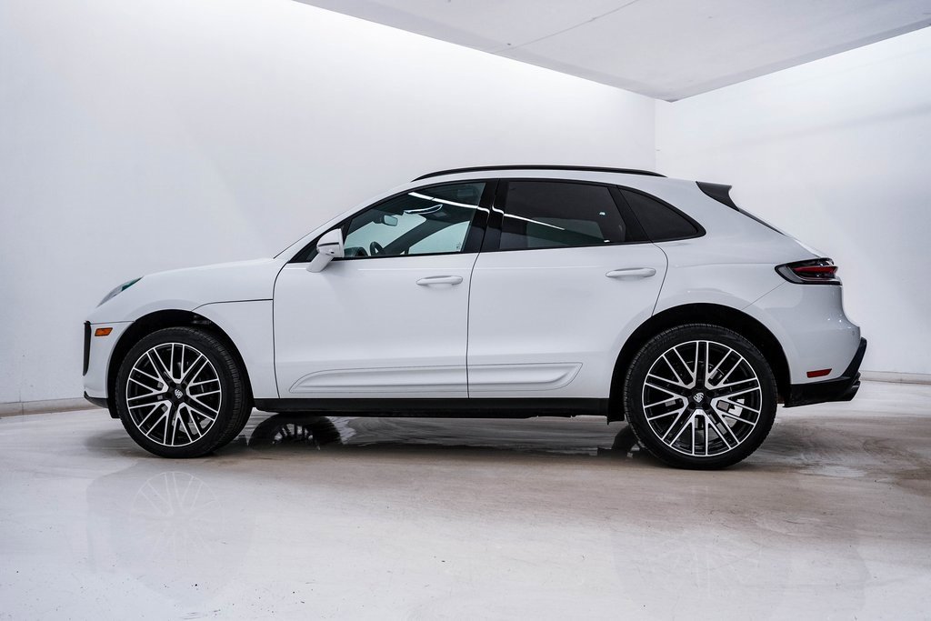 Certified 2025 Porsche Macan image 2