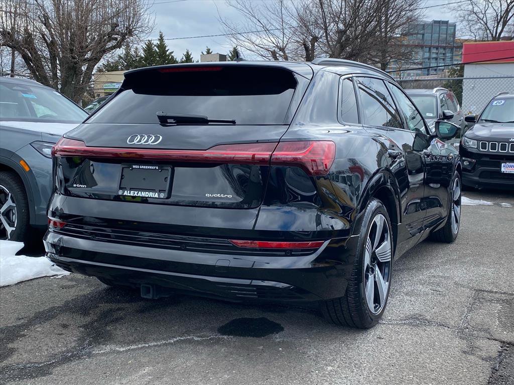 Used 2023 Audi e-tron Premium Plus w/ Premium Plus Package image 2