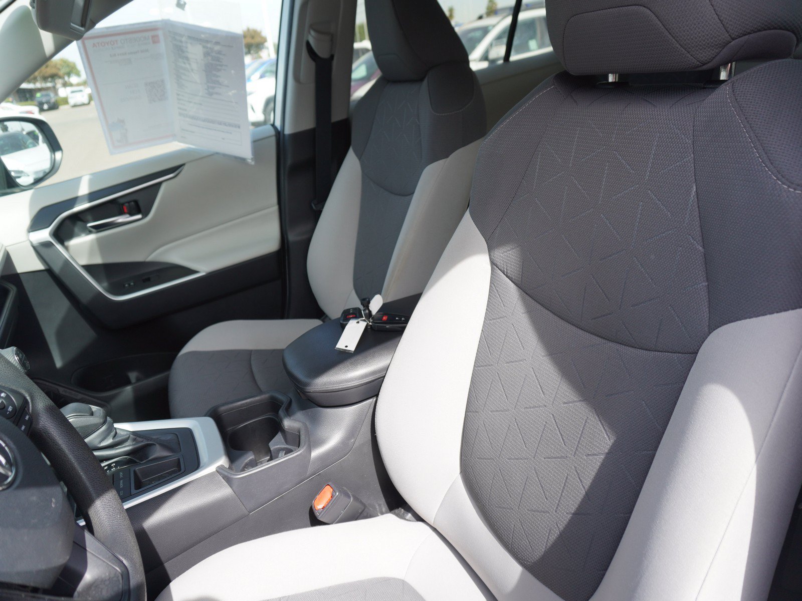 Used 2020 Toyota RAV4 XLE w/ All Weather Liner Package FWD image 21