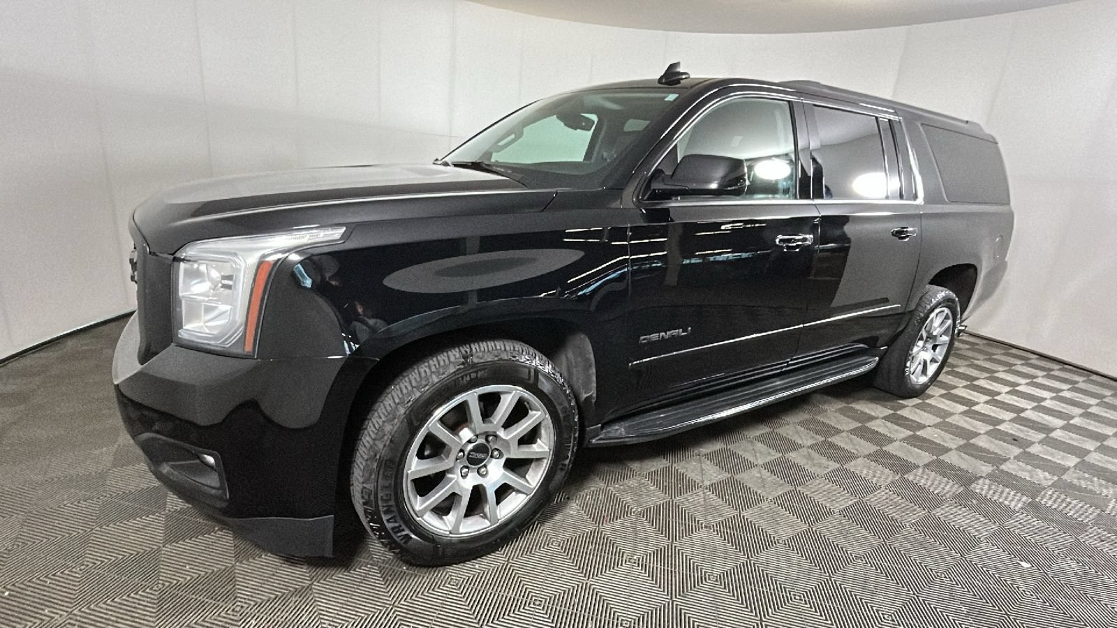 Used 2020 GMC Yukon XL Denali w/ Open Road Package AWD/4WD image 8
