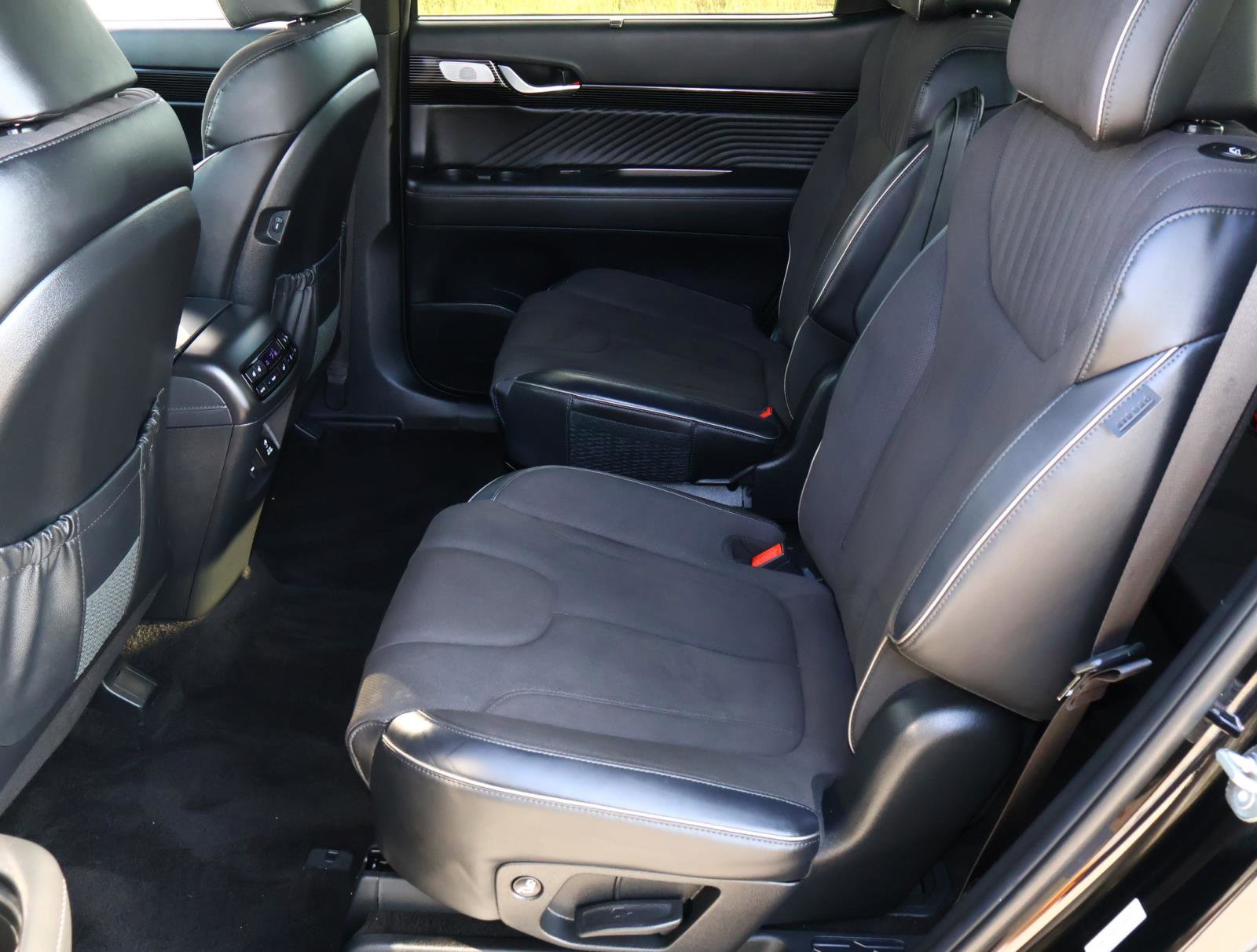 Used 2025 Hyundai Palisade Calligraphy image 21