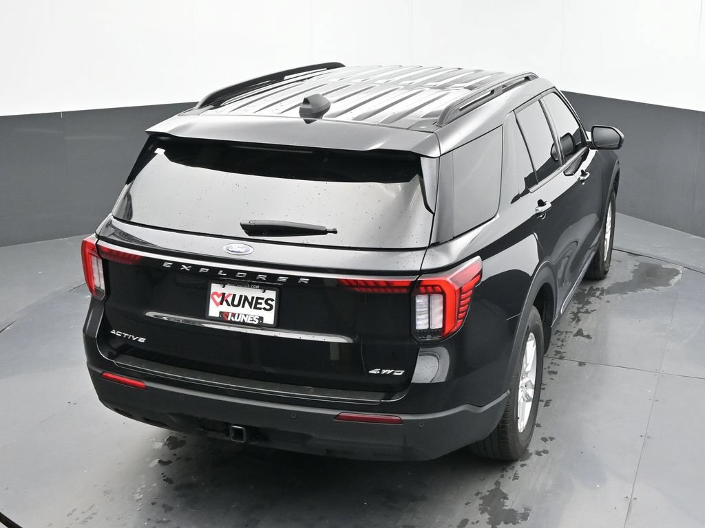 Used 2025 Ford Explorer Active AWD/4WD image 11