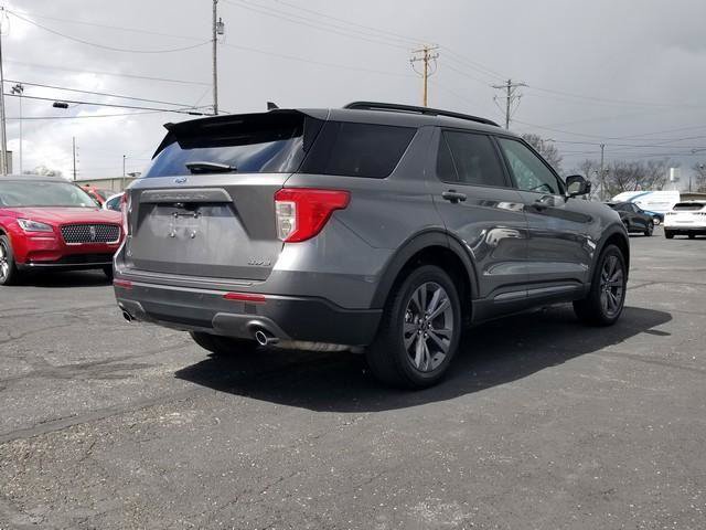 Used 2023 Ford Explorer XLT w/ Equipment Group 202A AWD/4WD image 3