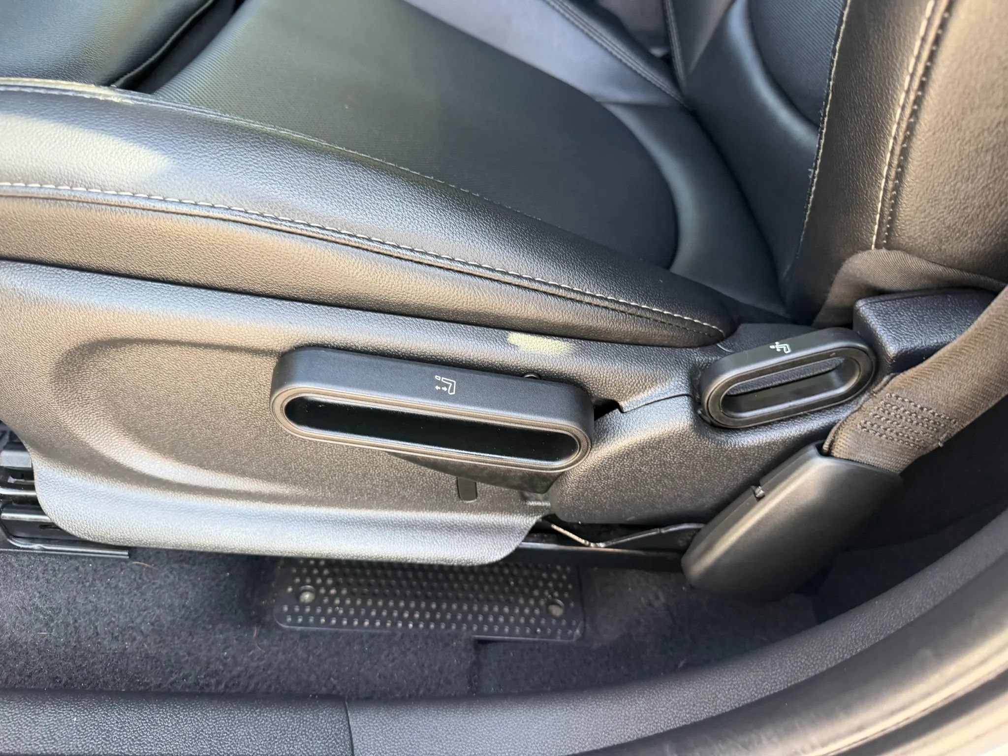 Used 2019 MINI Cooper Countryman S w/ Storage Package FWD image 10