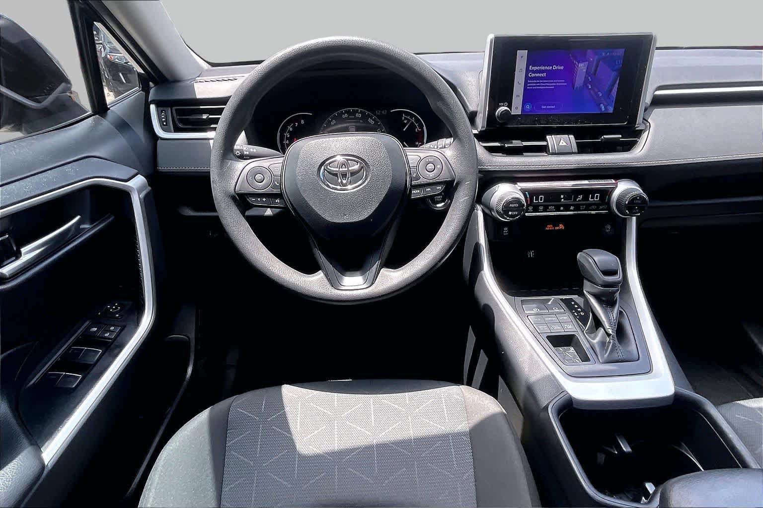 Used 2024 Toyota RAV4 XLE AWD/4WD image 6