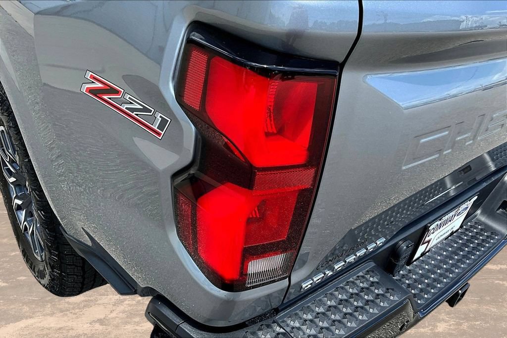 Used 2025 Chevrolet Colorado Z71 w/ Technology Package AWD/4WD image 26