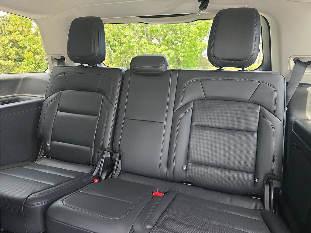 New 2027 Lincoln Navigator Premiere RWD image 11