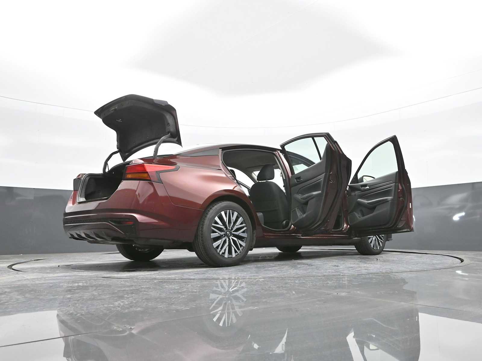 Used 2024 Nissan Altima 2.5 SV image 41