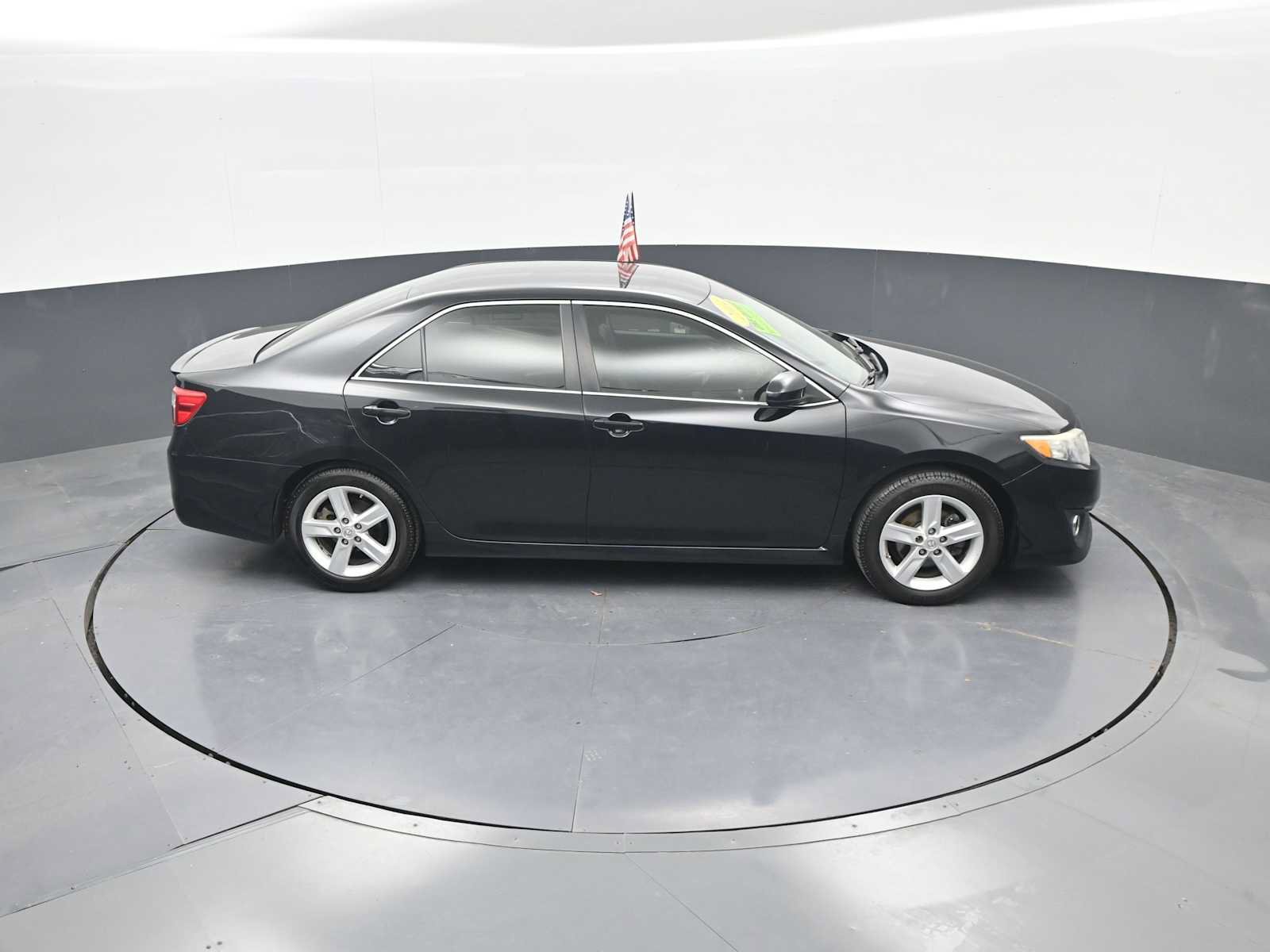 Used 2014 Toyota Camry SE FWD image 69