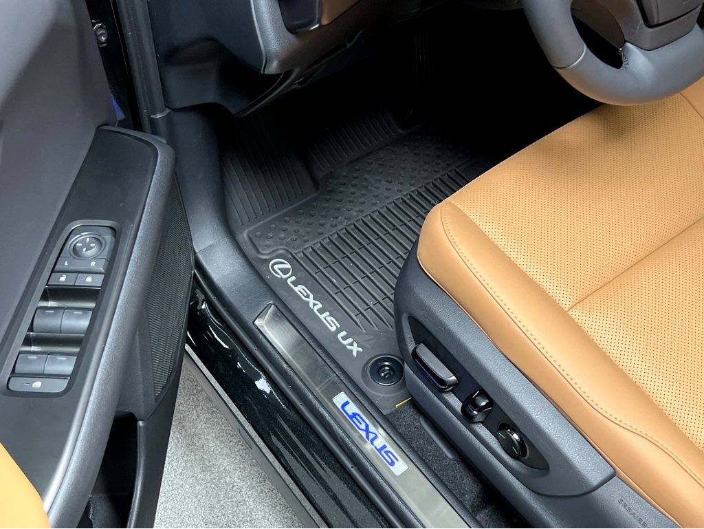 New 2025 Lexus UX 300h AWD image 8