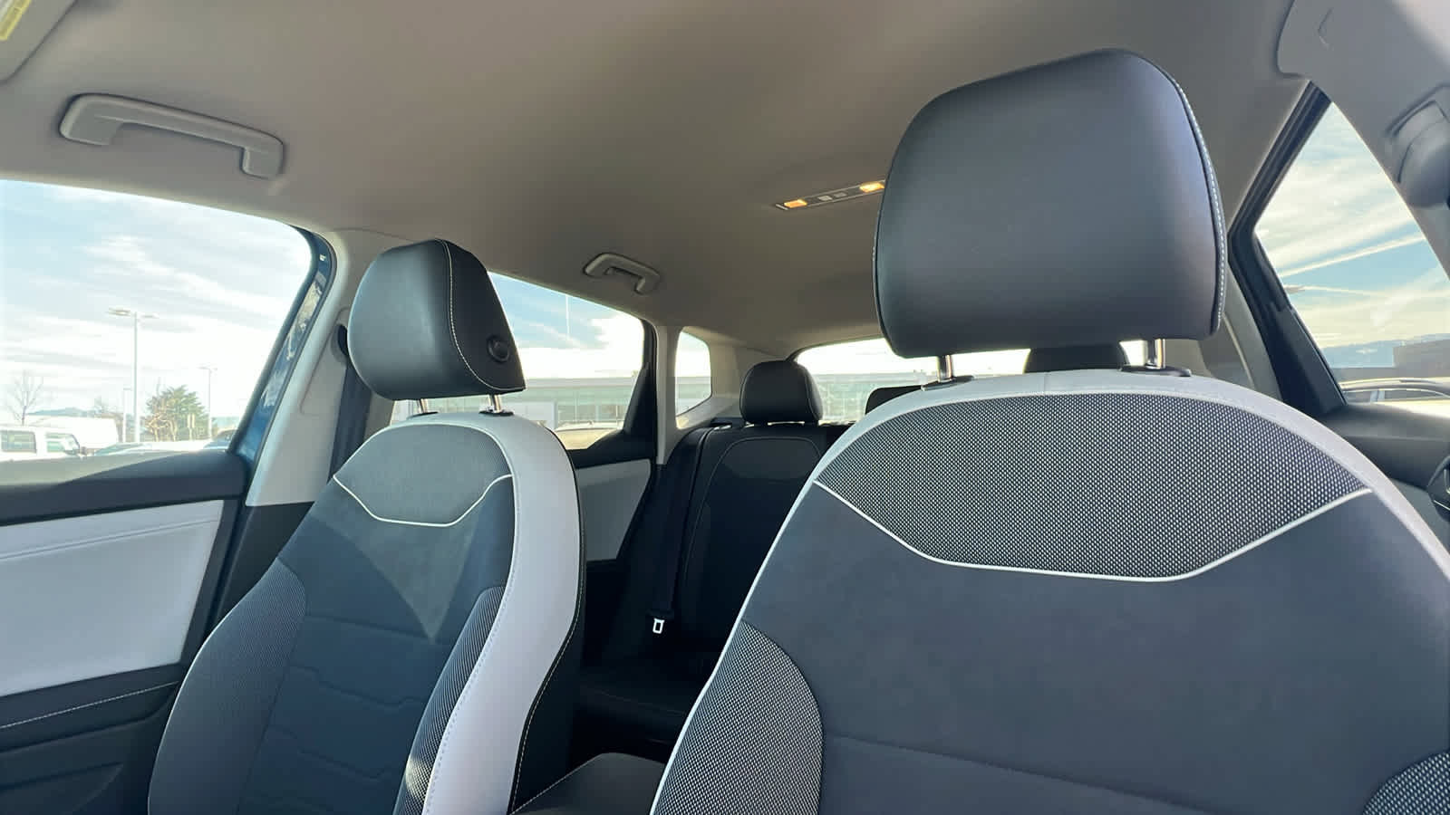 Used 2025 Volkswagen Taos SE image 11