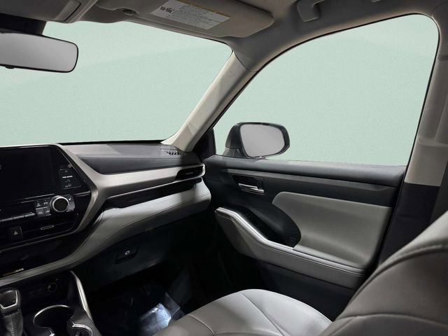 Used 2023 Toyota Highlander XLE image 13