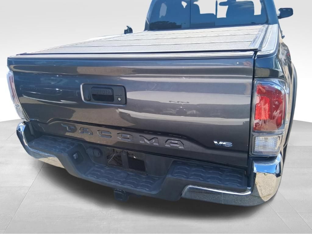 Used 2020 Toyota Tacoma TRD Off-Road AWD/4WD image 7