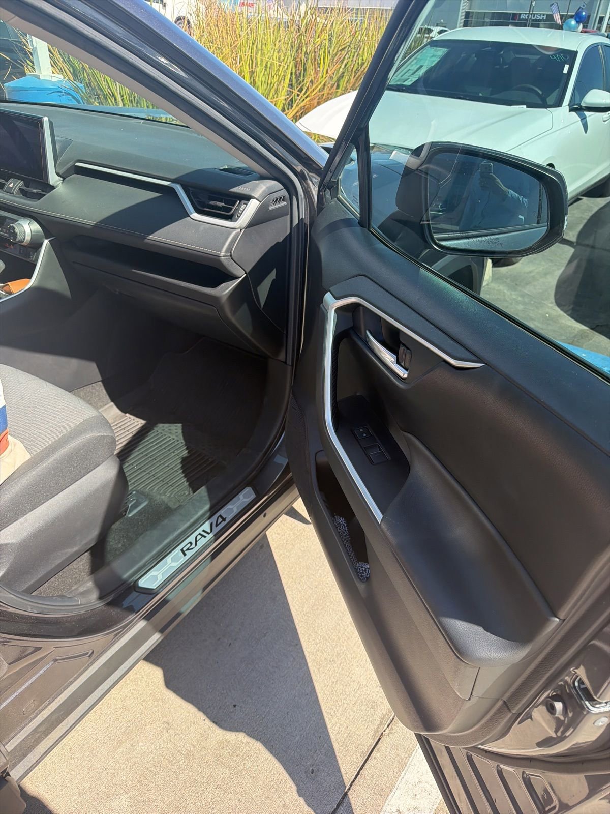 Used 2023 Toyota RAV4 XLE w/ Convenience Package AWD/4WD image 11