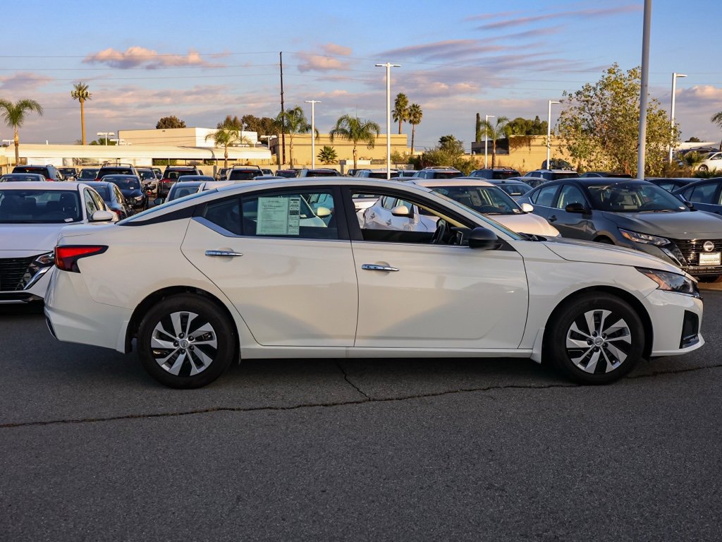Used 2025 Nissan Altima 2.5 S image 3