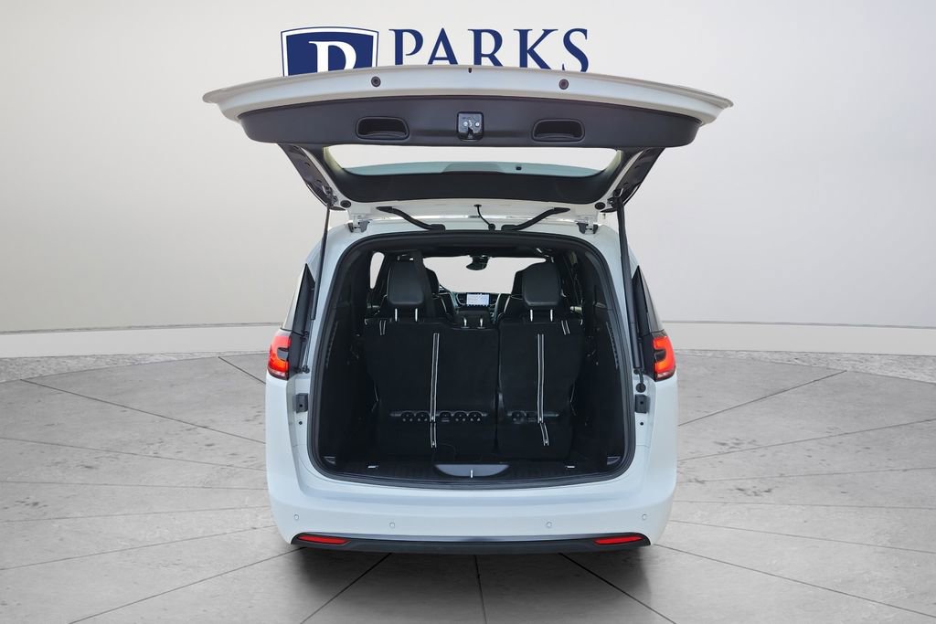Used 2025 Chrysler Pacifica Limited FWD image 19