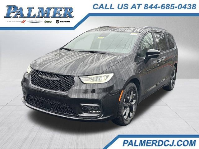 New 2026 Chrysler Pacifica Limited image 1