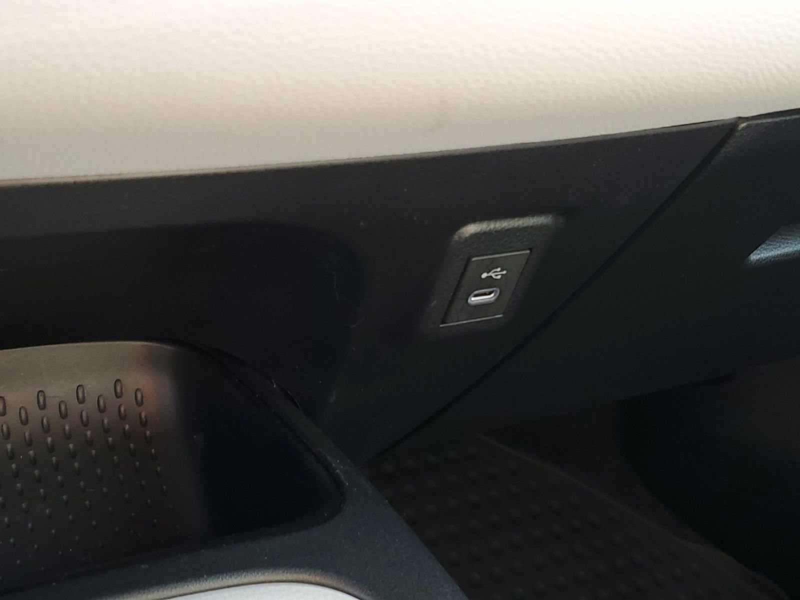 Certified 2025 Toyota Corolla SE w/ Convenience Package FWD image 30