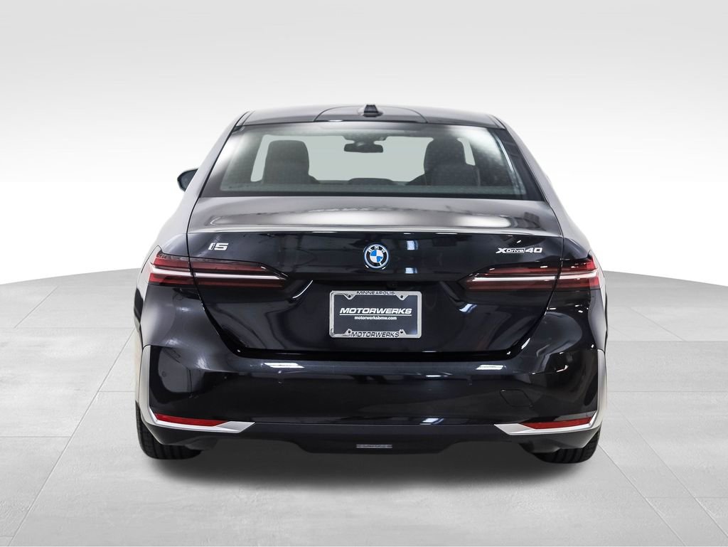 Used 2025 BMW i5 xDrive40 w/ Premium Package image 4