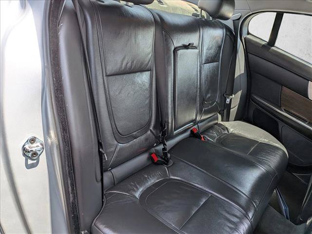 Used 2015 Jaguar XF Premium RWD image 17