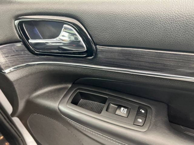 Used 2020 Jeep Grand Cherokee Overland AWD/4WD image 26