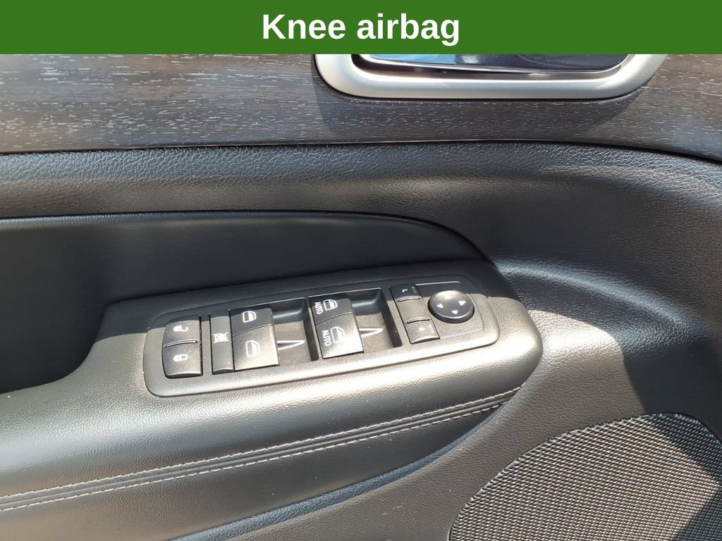 Used 2018 Jeep Grand Cherokee Laredo AWD/4WD image 23