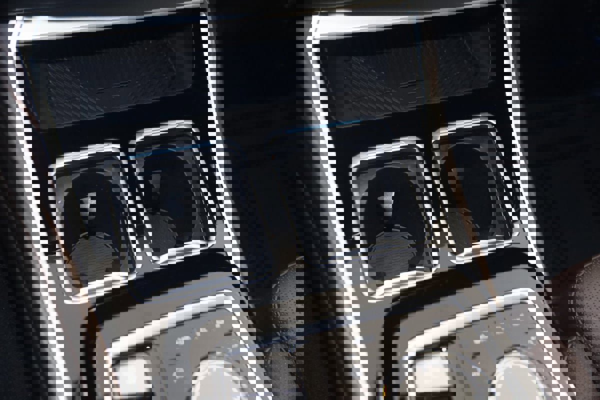 Used 2023 BMW 740i w/ Parking Assistance Package image 39