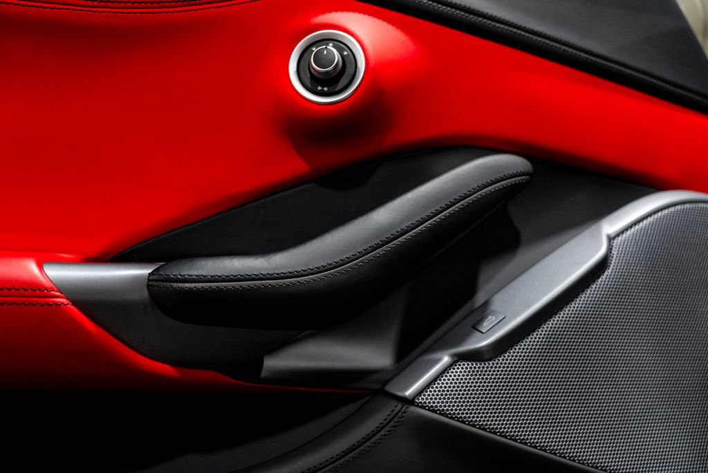 Used 2020 Ferrari Portofino RWD image 33
