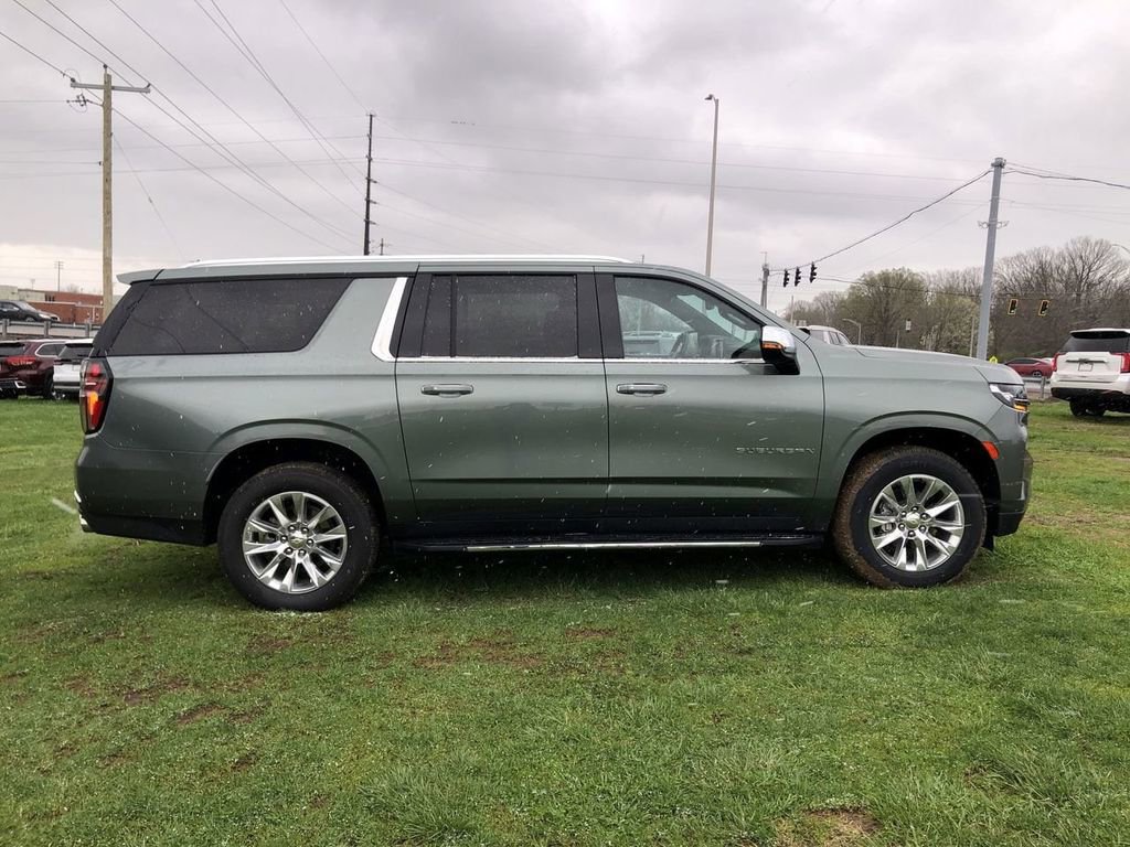 Used 2023 Chevrolet Suburban Premier image 6
