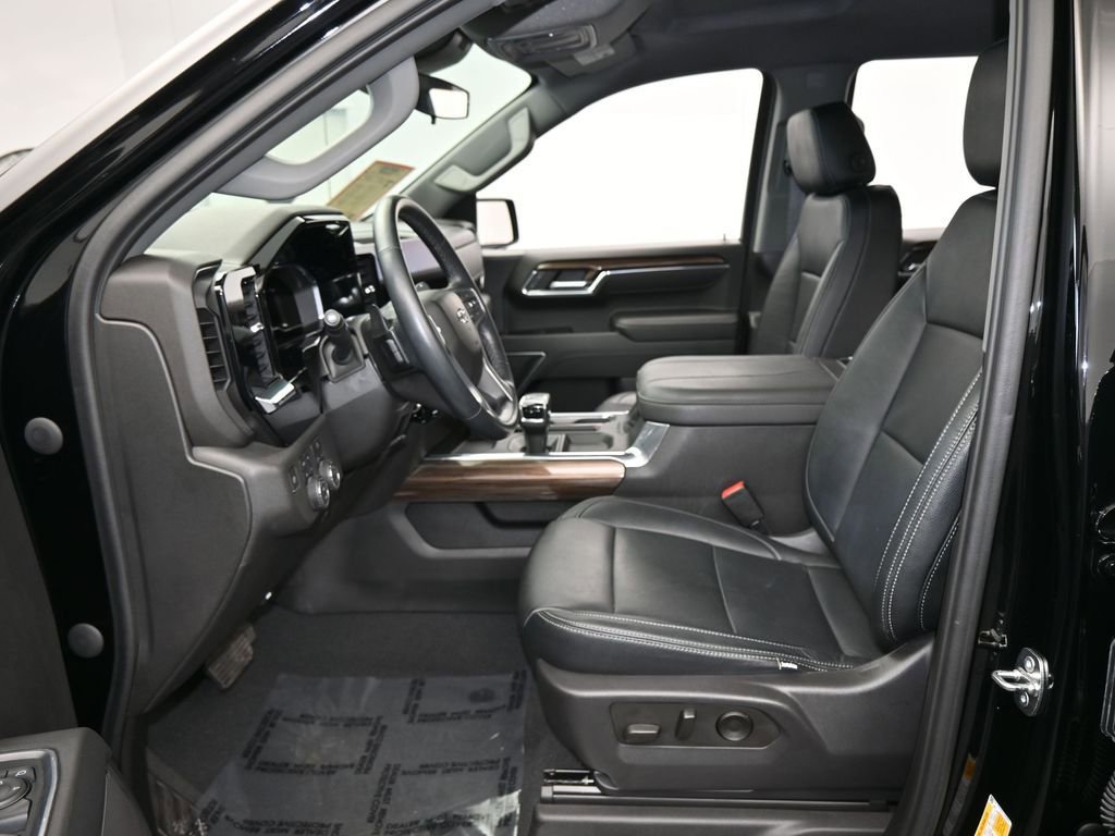 Used 2023 Chevrolet Silverado 1500 RST w/ Z71 Off-Road Package image 11