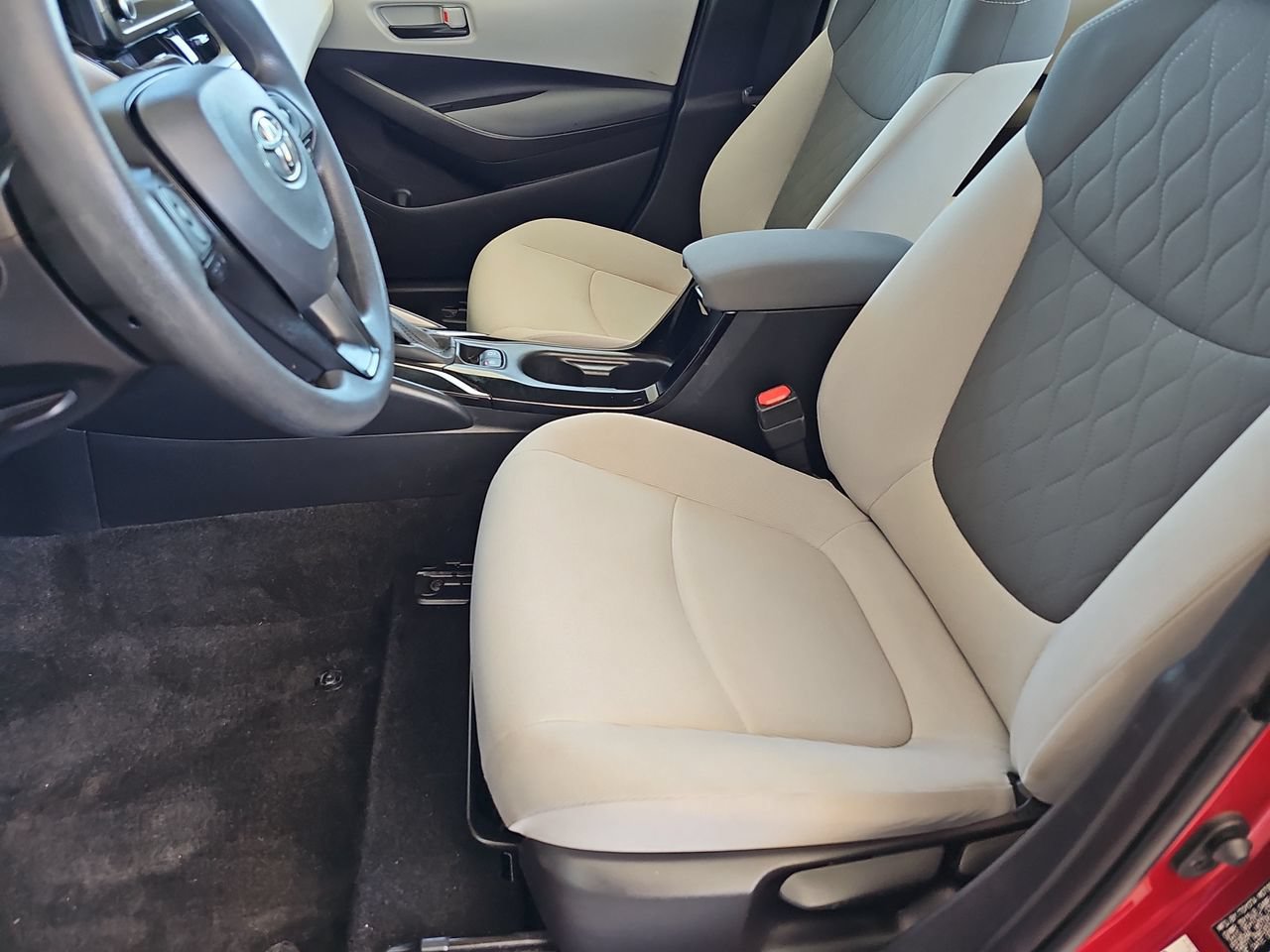 Used 2022 Toyota Corolla LE FWD image 18