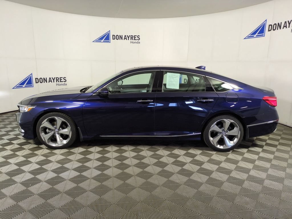 Used 2018 Honda Accord Touring image 2