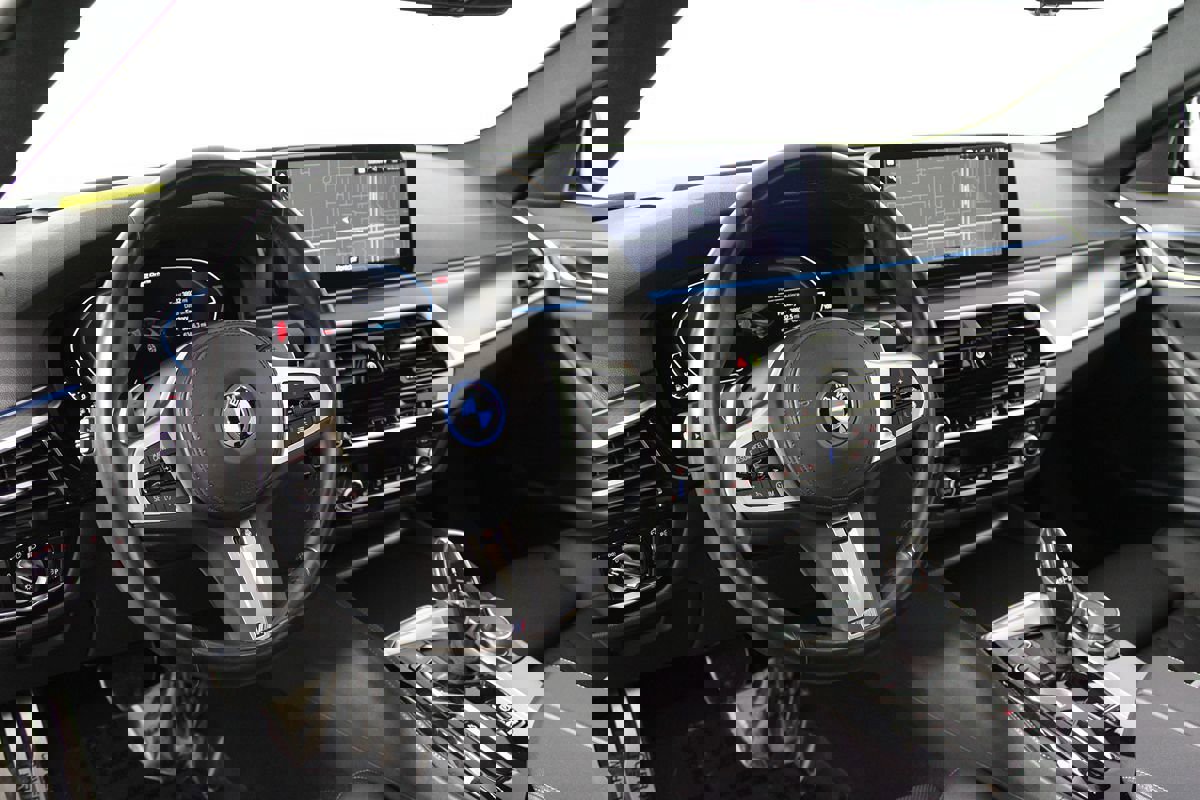 Used 2023 BMW 530e 530e w/ M Sport Package image 7