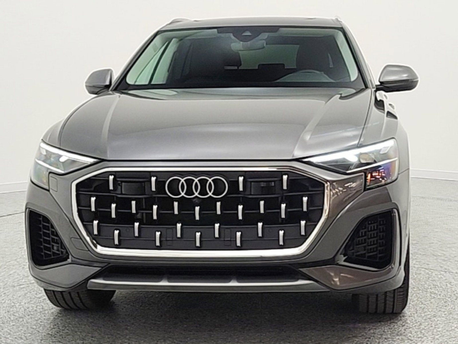 Used 2024 Audi Q8 Premium Plus AWD/4WD image 2