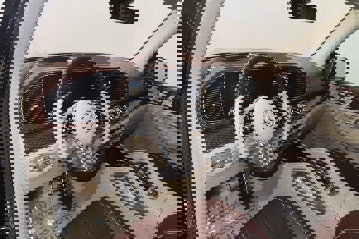 Used 2022 Mercedes-Benz Maybach GLS 600 4MATIC image 40