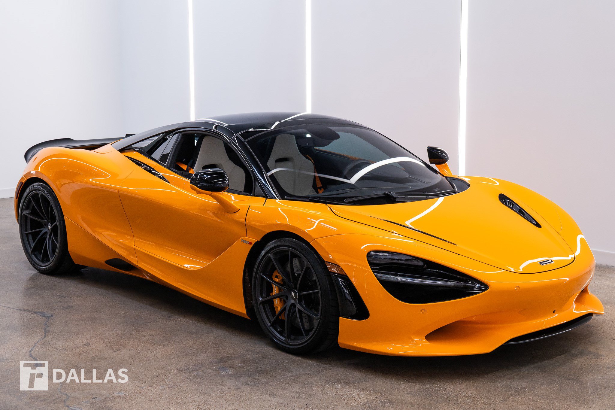 Used 2024 McLaren 750S Spider RWD image 16