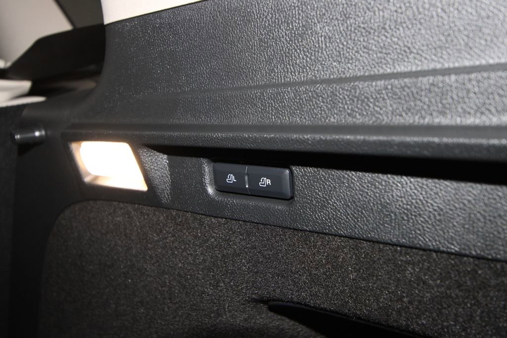 Used 2025 Lincoln Corsair AWD w/ Equipment Group 101A image 38