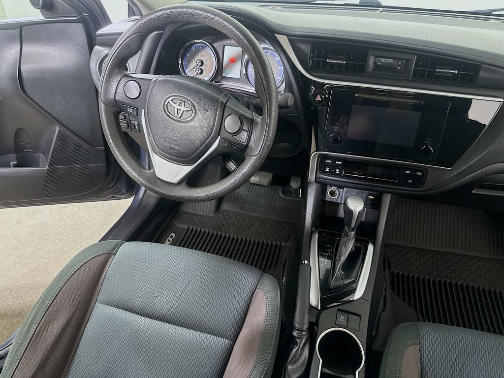Used 2019 Toyota Corolla LE FWD image 17