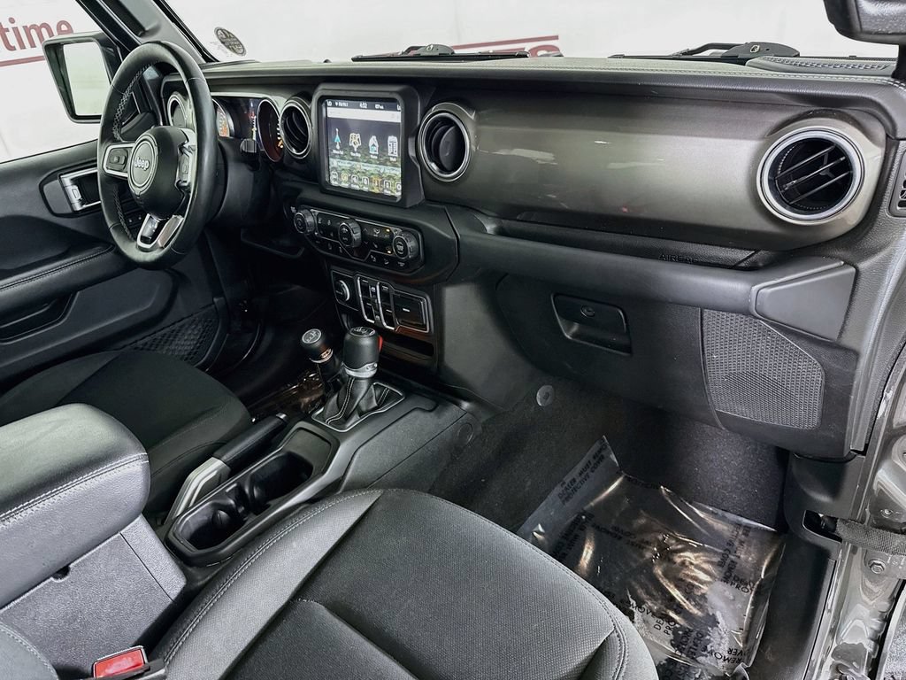 Used 2018 Jeep Wrangler Unlimited Sahara AWD/4WD image 31