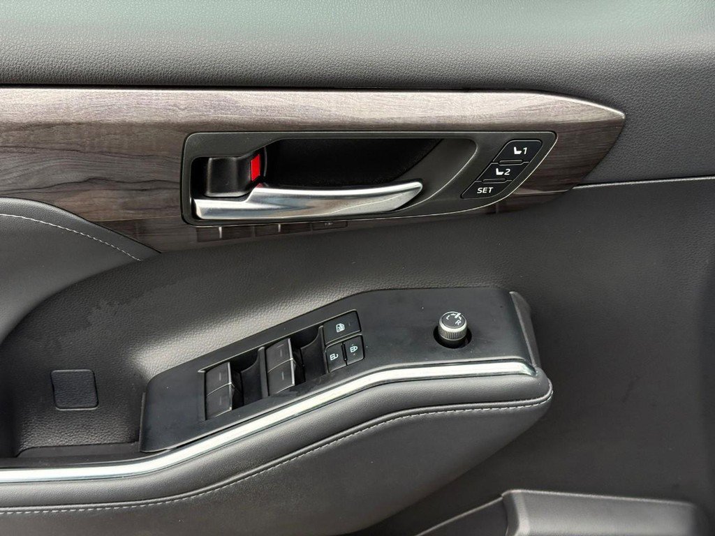 Certified 2022 Toyota Highlander Platinum image 18