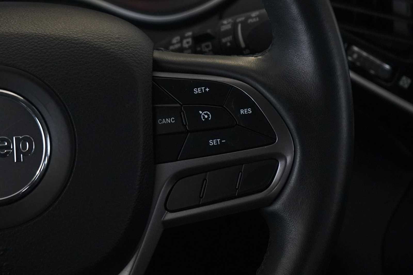 Used 2019 Jeep Cherokee Limited FWD image 18