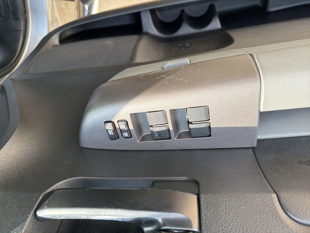 Used 2013 Toyota Tundra 2WD CrewMax w/ SR5 Pkg image 12