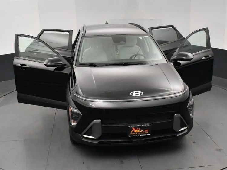 Used 2025 Hyundai Kona SEL FWD image 10