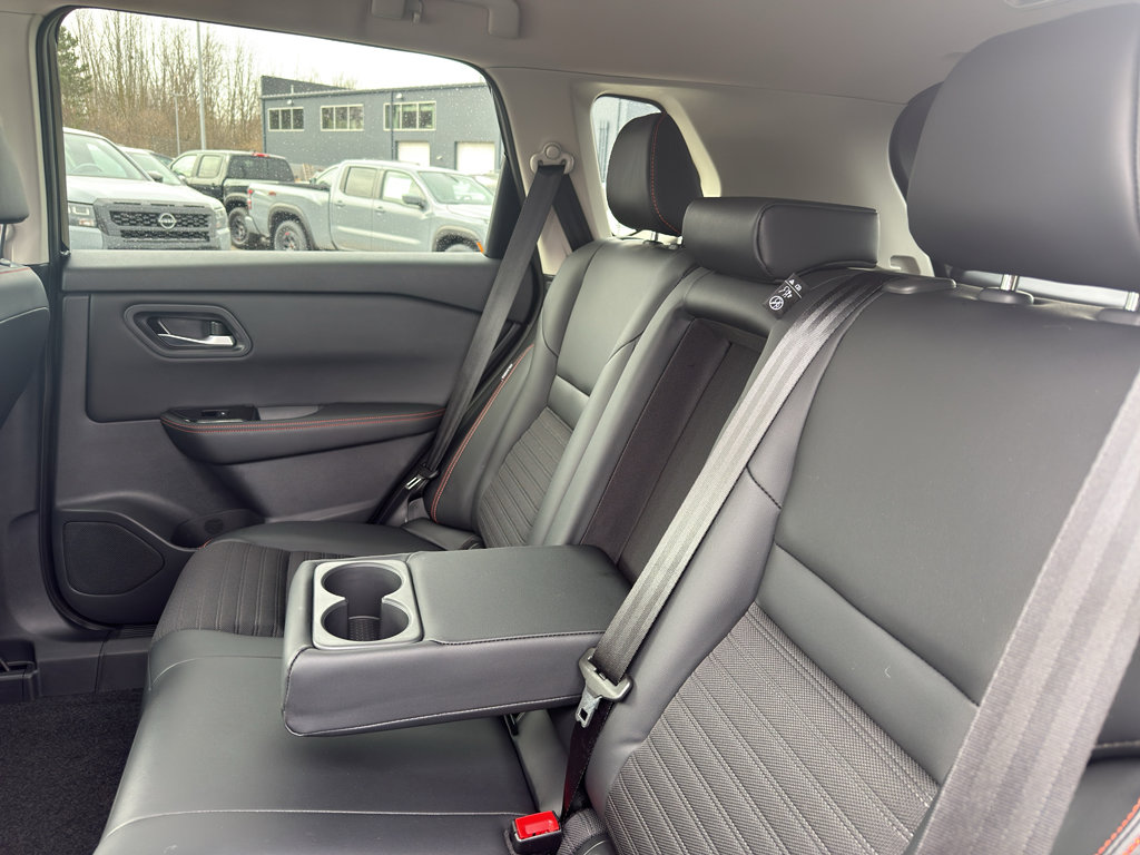 Used 2025 Nissan Rogue SV image 33