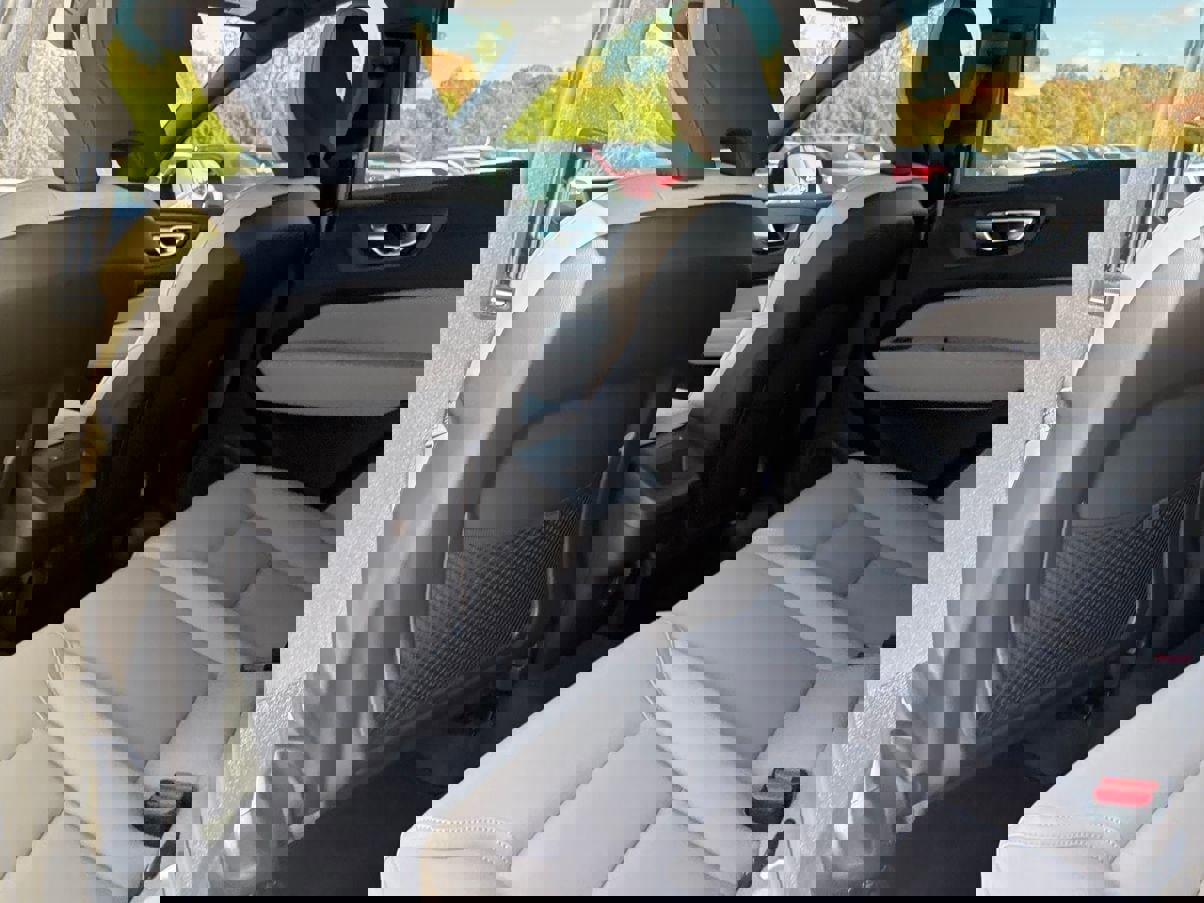 New 2026 Volvo XC60 B5 Plus w/ Protection Package Premier image 24